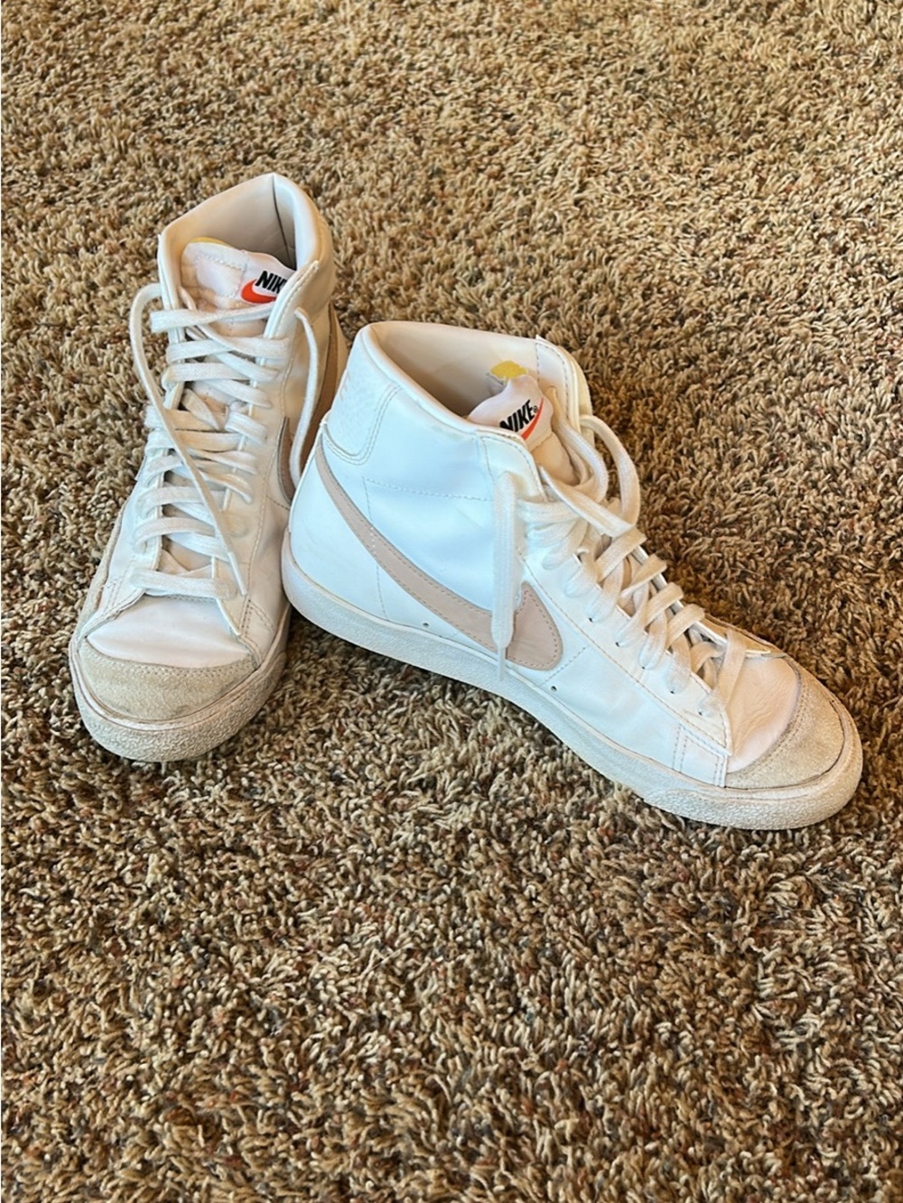 Nike Blazers Women’s White High-Top Sneakers with pink Swoosh Accent. Size 9